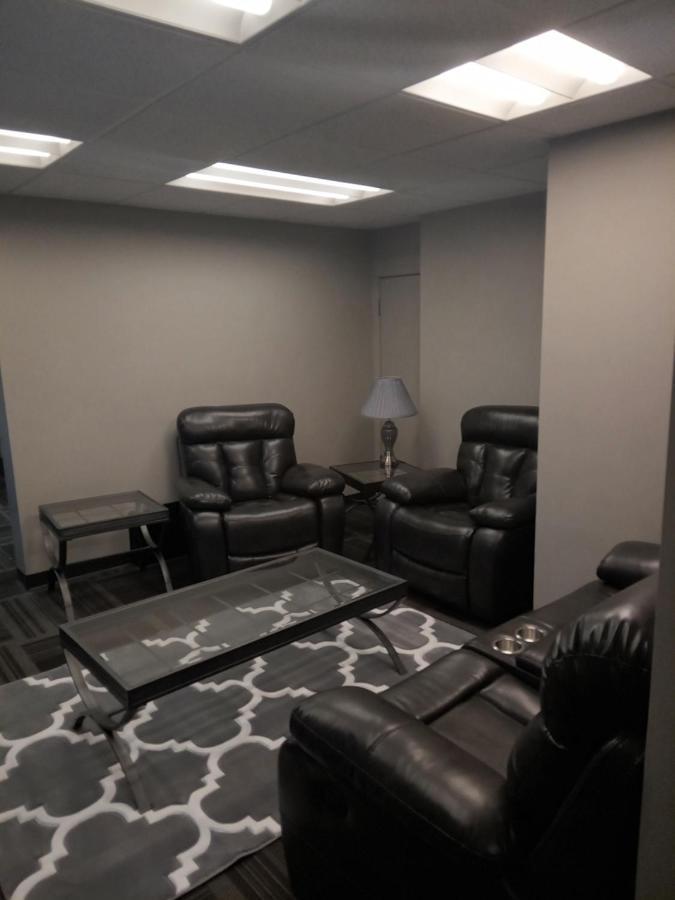 E. Michigan Walk Up Furnished 2 Bedroom Apt แลนซิ่ง ภายนอก รูปภาพ